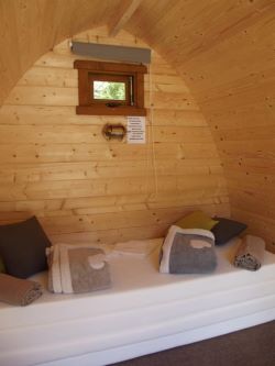 Camping de Saint-Claude : cabane intérieur