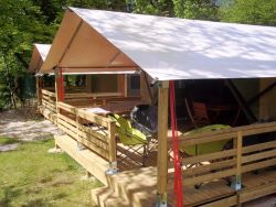 Camping de Saint-Claude : lodge freeflower terrasse